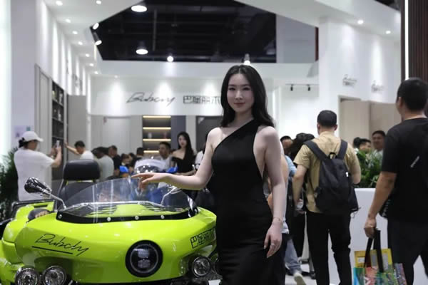 直击门博会 | 巴堡丽木门展馆首日人气爆棚，精彩还在继续……