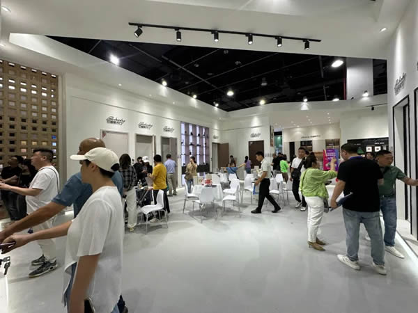 直击门博会 | 巴堡丽木门展馆首日人气爆棚，精彩还在继续……
